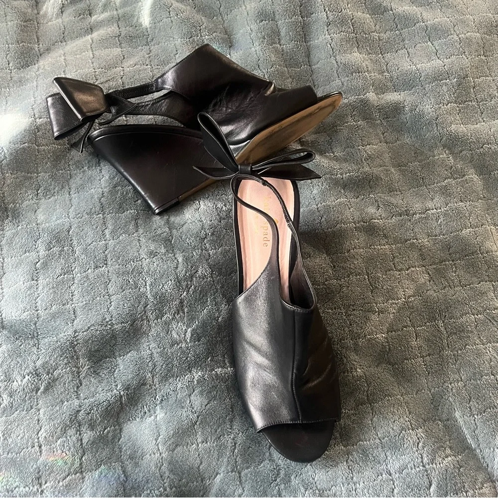 Kate Spade Black‎ leather Peep-Toe Heels with Bow on back 9.5